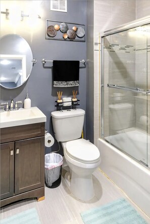 Towels, soap, shampoo, toilet paper