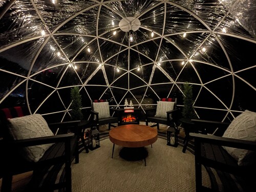 New: Romantic Winter Getaway w/Igloo