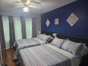 4 عدّة غرف نوم ومكواة/لوح كي وواي فاي مجانًا وملاءات أسرّة