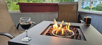 Cozy home close to Snowshoe resort and the Greenbrier bike trails!  Dod friendly