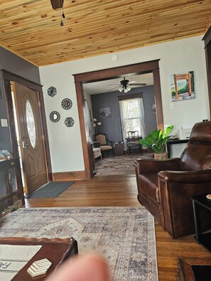 المنشأة من الداخل