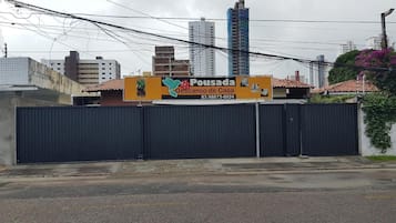 Fachada da propriedade