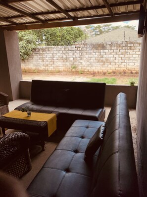 Flat-screen TV - WINZMAR LODGE  (Lusaka)