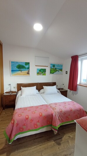 1 slaapkamer, een strijkplank/strijkijzer, reisbedje, gratis wifi