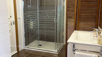 Shower, eco-friendly toiletries, hair dryer, bidet