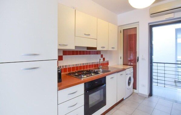 Fridge, stovetop, coffee/tea maker