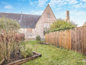 Property grounds - 4 bedroom accommodation in Puddletown (Puddletown)