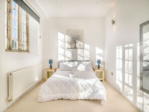 4 bedrooms, free WiFi, bed sheets