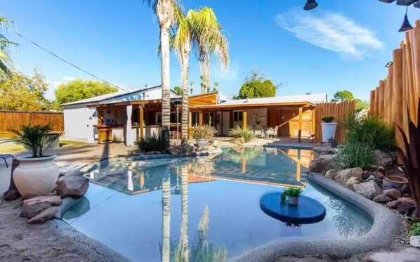 حمّام سباحة خارجي