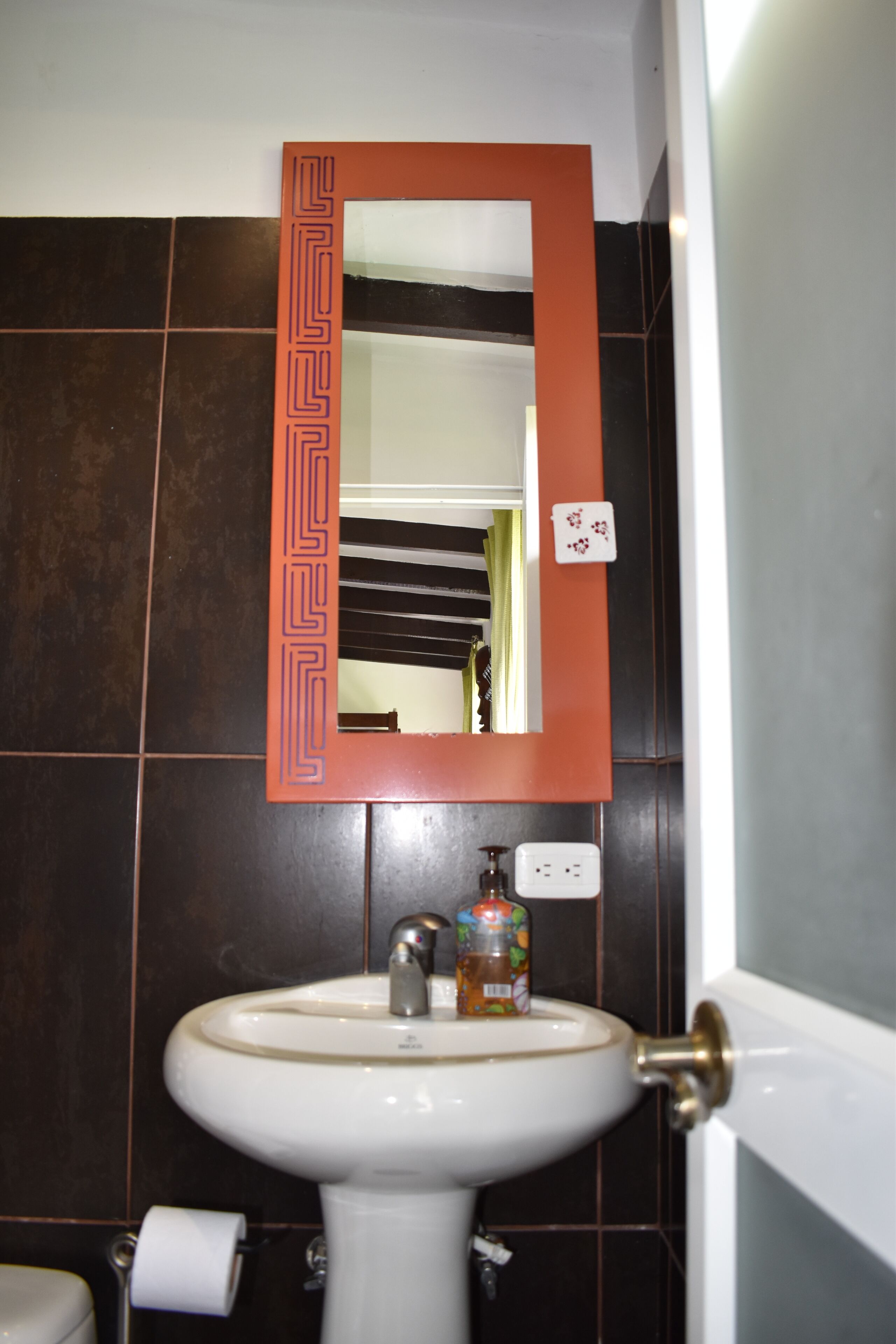 Jetted tub, towels, soap, shampoo