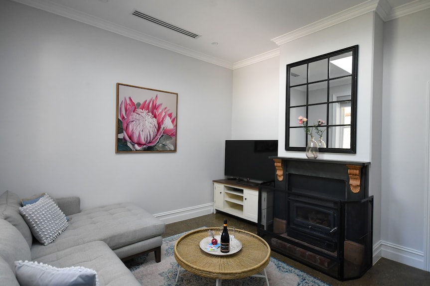 Beautifully Renovated Country Cottage Located Near Mclaren Vale's Best Wineries - Adelaide Hills Council