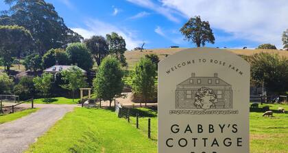 Beautifully renovated country cottage located near Mclaren Vale's best wineries