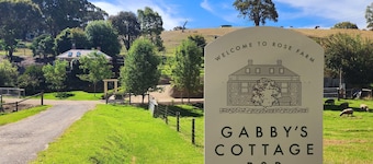 Beautifully renovated country cottage located near Mclaren Vale's best wineries