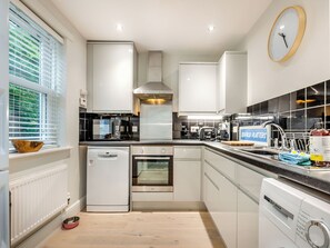 Dishwasher, highchair - 2 bedroom accommodation in Torquay (Torquay)