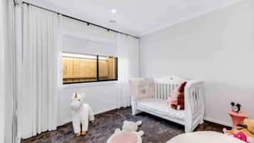 4 bedrooms, in-room safe, desk, iron/ironing board