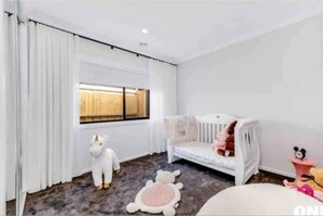 4 bedrooms, in-room safe, desk, iron/ironing board