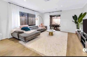 Smart TV, books, stereo, computer monitors - Luxury Parkside Family Retreat | 4BR | BBQ | Workspace (Clyde North)
