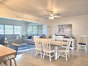 Interior - Close to Pickleball, Legacy Bike Trail, 15 min to Siesta Key beach (Sarasota)
