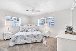 3 bedrooms, iron/ironing board, free WiFi, bed sheets - Close to Pickleball, Legacy Bike Trail, 15 min to Siesta Key beach (Sarasota)