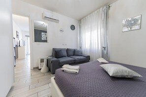 1 bedroom, iron/ironing board, Internet