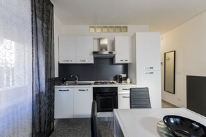 Fridge, oven, stovetop