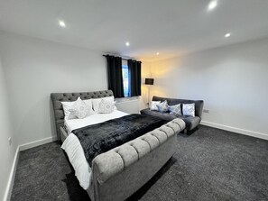 5 bedrooms, iron/ironing board, free WiFi, bed sheets - Orchard Farm Cottage 1
Relax with the whole family at this peaceful, cosy heaven (East Grinstead)