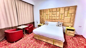 WiFi (free), bed sheets - Royal Beach Hotel (Shinas)