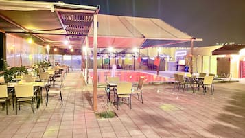 Bar junto a la alberca