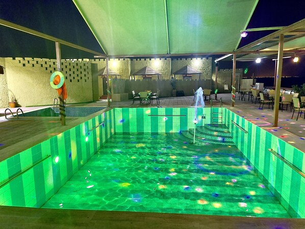 Bar en bord de piscine