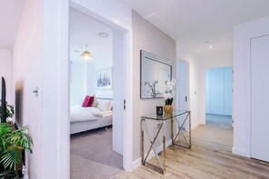 Iron/ironing board, free WiFi, bed sheets - Full equipped, City Centre 3Bed Apt, Amazing Views (Salford)