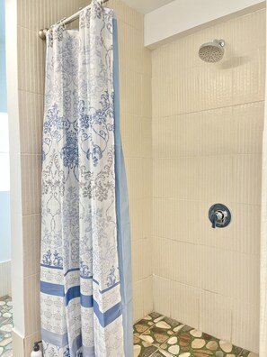 Hair dryer, towels, soap, toilet paper - Classic Studio in Venetian Road
(Providenciales)