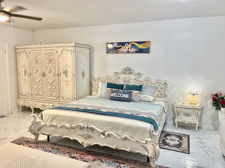 1 bedroom, WiFi. Classic Studio in Venetian Road
