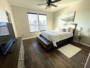 3 bedrooms, iron/ironing board, travel crib, WiFi - Beautiful Spacious Family Home! (Converse)