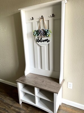 Interior - Beautiful Spacious Family Home! (Converse)