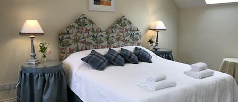 3 habitaciones, escritorio, tabla de planchar con plancha y wifi gratis