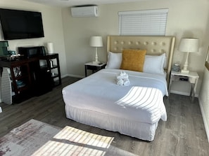 1 bedroom, iron/ironing board, WiFi, bed sheets - Charming Guest House in SD (San Diego)