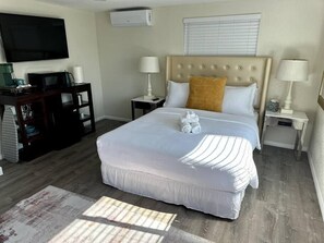 1 bedroom, iron/ironing board, WiFi, bed sheets - Charming Guest House in SD (San Diego)