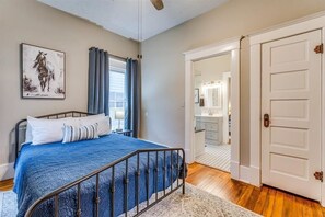 3 chambres, fer et planche à repasser, Wi-Fi, draps fournis