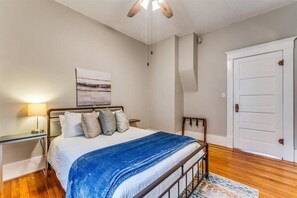 3 bedrooms, iron/ironing board, WiFi, bed sheets