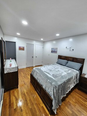 3 chambres, fer et planche à repasser, Wi-Fi, draps fournis