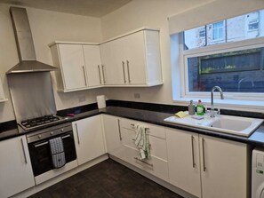 Refrigerador, microondas, horno y lavavajillas