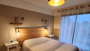 3 chambres, fer et planche à repasser, Wi-Fi gratuit, draps fournis