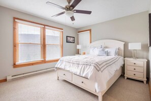 4 slaapkamers, een strijkplank/strijkijzer, wifi, beddengoed
