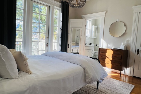 3 dormitoris, planxa i posts de planxar, un bressol de viatge i wifi