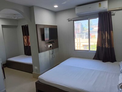 Kusum Hotel And Restaurant