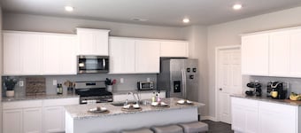 Cozy family home with backyard putting green - just 5 min from the MASTERS!
