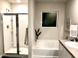 Shower, hair dryer, towels, soap - Cozy family home with backyard putting green - just 5 min from the MASTERS! (North Augusta)