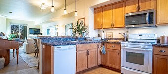 2BD Sweetwater Condo - Community Park, Pool + Hot Tub