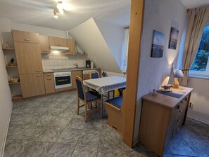 Fridge, oven, stovetop, dishwasher - Haus Friesenglück, Whg. Leuchtturm - Haus Friesenglück (Alkersum)