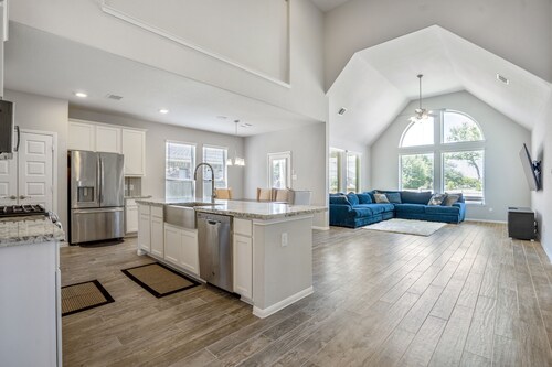Spacious Home with Private Theater, Pool Table, Office & Home Gym!